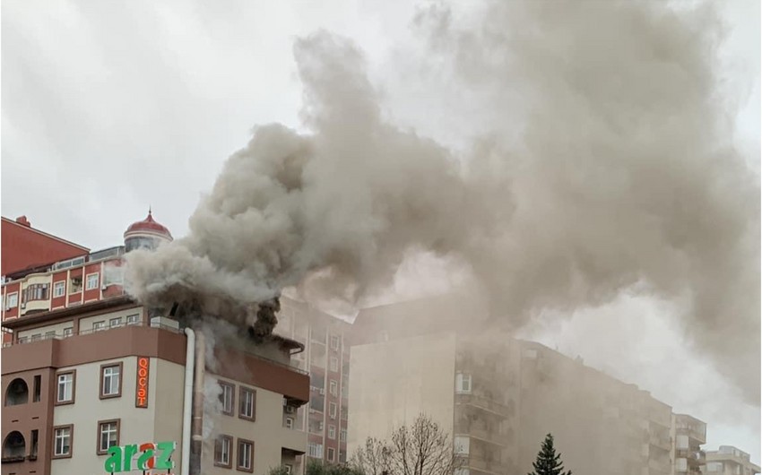 Son Dəqiqə! Bakıda məşhur restoran yanır