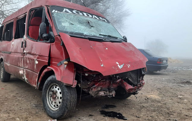 Kürdəmirdə mikroavtobus aşdı 1 ölü, 4 yaralı - FOTO