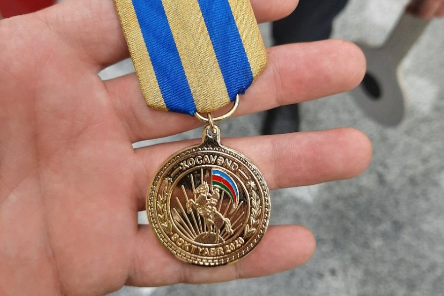 Bakıda metroda Vətən Müharibəsi döyüşçüsünün medalı tapıldı – FOTO