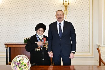 İlham Əliyev Fatma Səttarovaya “İstiqlal” ordenini təqdim etdi - YENİLƏNİB
