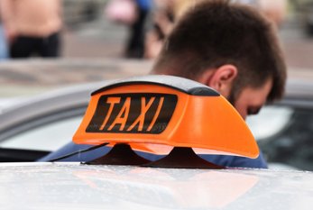 3 məktəbli qıza seksual hərəkətlər edən taksi sürücüsü tutuldu 