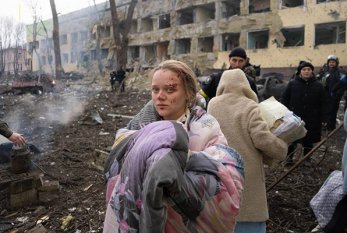 Mariupolda doğum evinin bombalanmasından sonra - Dəhşətli GÖRÜNTÜLƏR