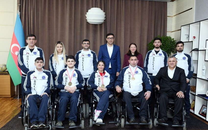 Fərid Qayıbov qızıl medal qazanan paralimpiyaçıları qəbul etdi 