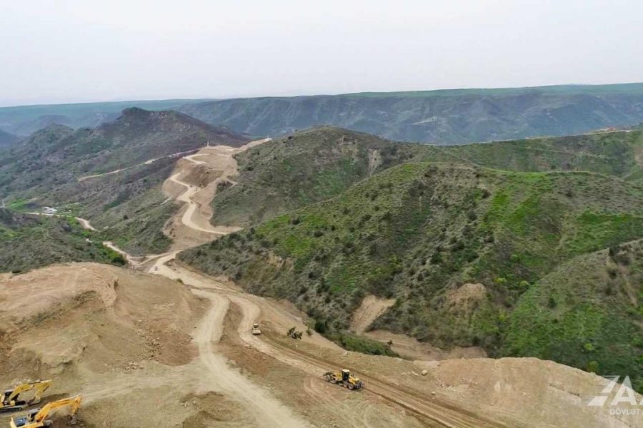 Laçın şəhərinə daxil olmadan yeni avtomobil yolunun tikintisi davam etdirilir - FOTO