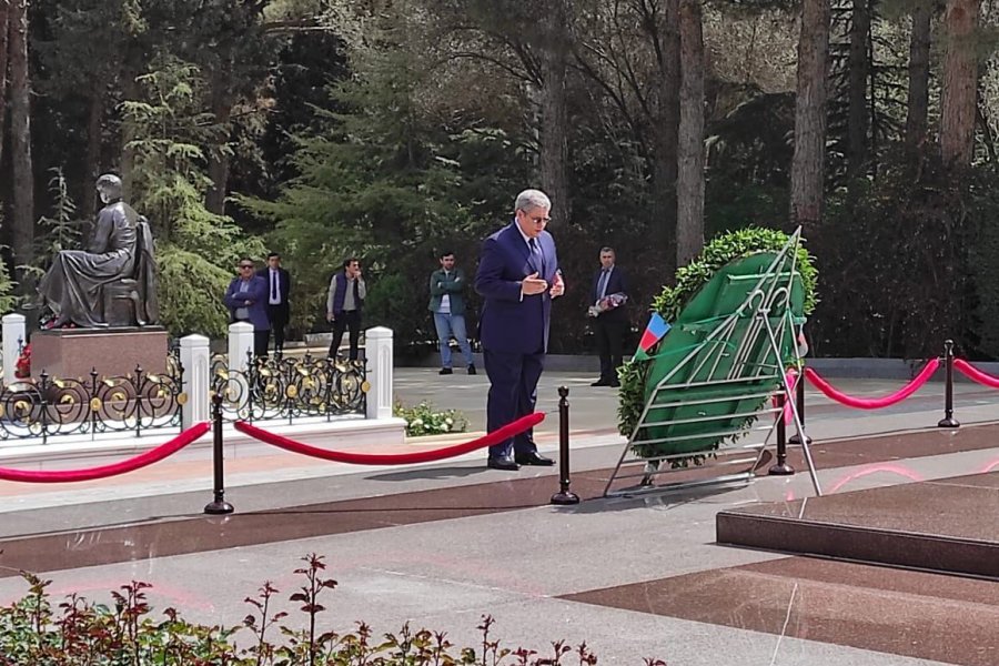 Misirin Azərbaycandakı yeni səfiri Fəxri xiyabanı ziyarət etdi -FOTO