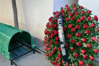 Azərbaycanda universitet müəllimi iş otağında öldü - FOTO