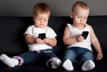 Pediatr: "Telefon uşaqlarda sosiallaşmada və yuxu rejimində problem yaradır" 