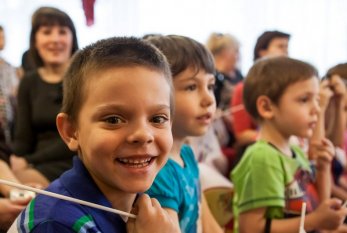 Azərbaycanda 202 uşaq övladlığa verildi 