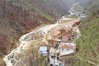 Türkiyədə TƏBİİ FƏLAKƏT: üç yaşayış binası torpaq altında qaldı 
