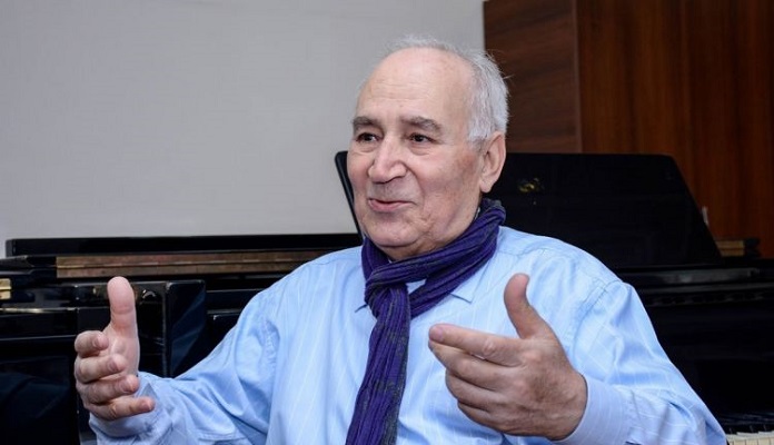 Nazir müavini 75 yaşlı Xalq artistinə baş çəkdi 