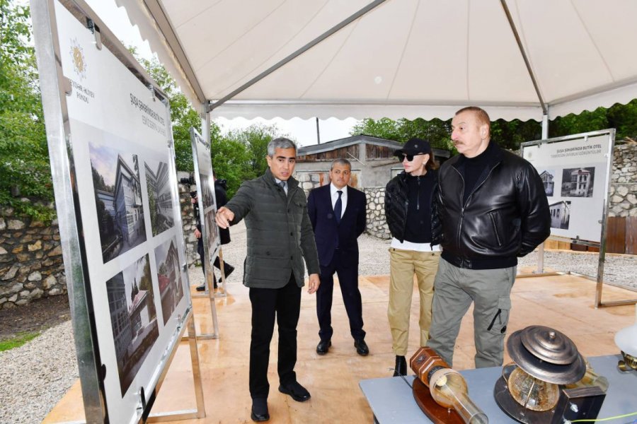 Prezident və birinci xanım “Shusha Boutique Hotel”in yerləşəcəyi ərazidə olublar 