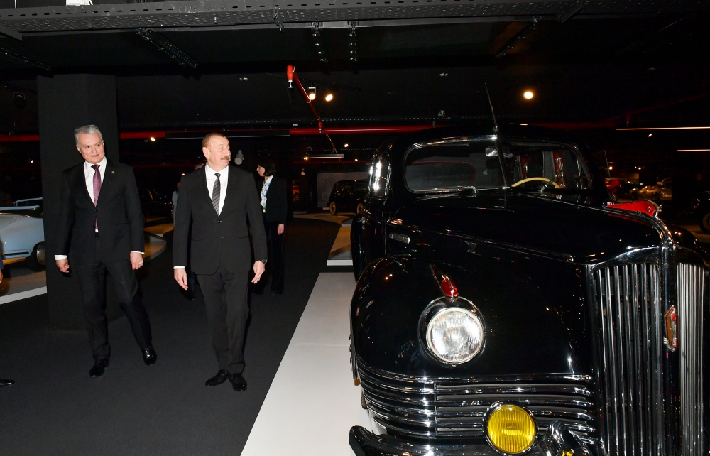 Prezidentlər klassik avtomobillərə baxdılar - FOTO