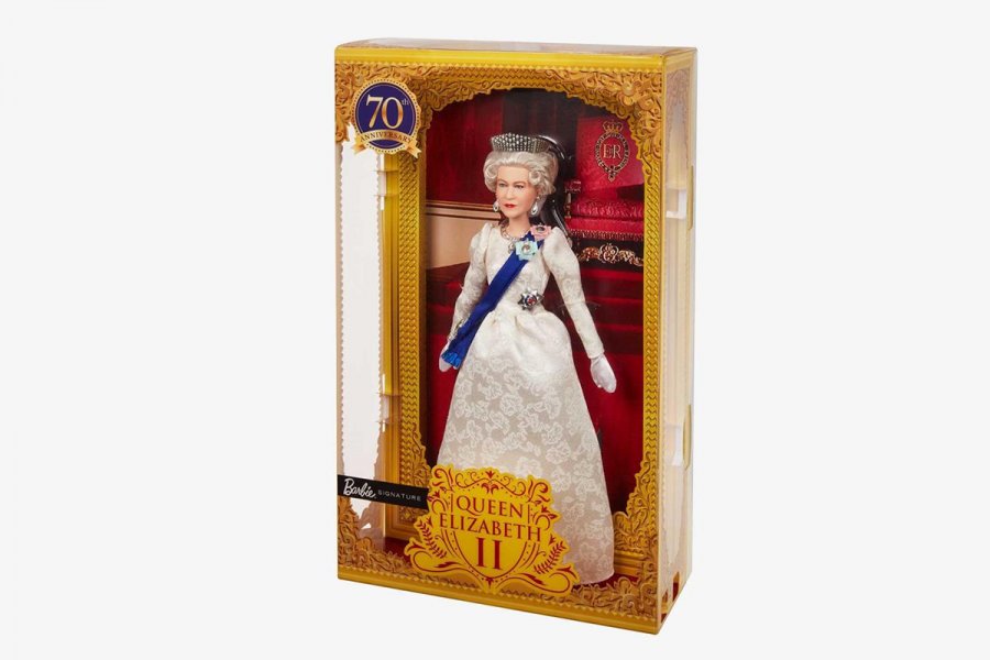 Kraliça Elizabetin kuklası 15 mindən baha satılır 