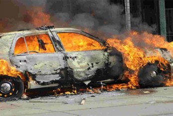 Sumqayıtda avtomobil yandı 