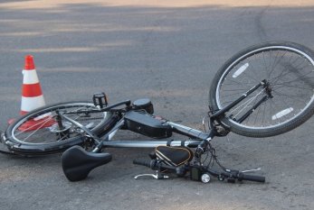 Bakıda avtomobil 18 yaşlı velosipedçini vuraraq ağır xəsarət yetirdi 