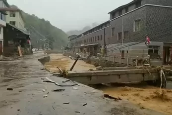 Çində yağan yağış sel və torpaq sürüşməsinə səbəb olub, ÖLƏNLƏR VAR