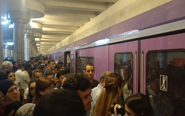 Bakı metrosunda üç nəfər huşunu itirdi - YENİLƏNDİ- FOTO