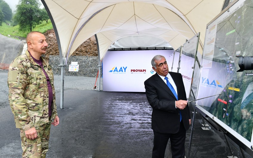 Prezident Toğanalı-Kəlbəcər avtomobil yolunda inşa edilən iki tunelin tikintisi ilə tanış oldu 
