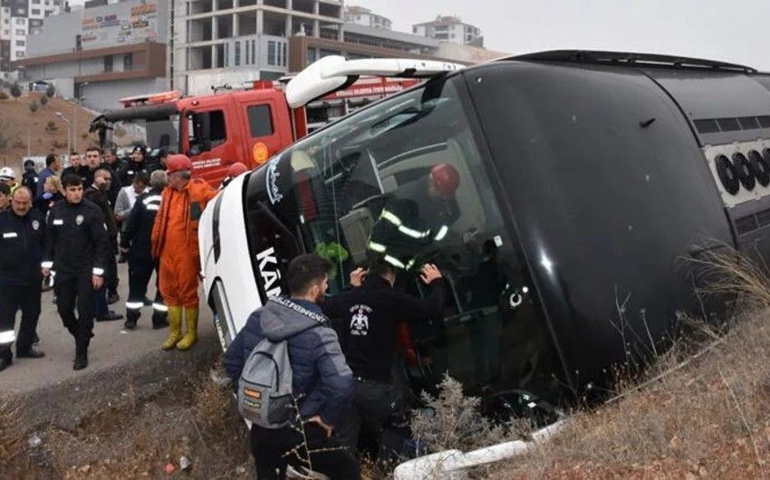 Türkiyədə avtobus qəzası - 6 ölü, 25 yaralı - FOTO