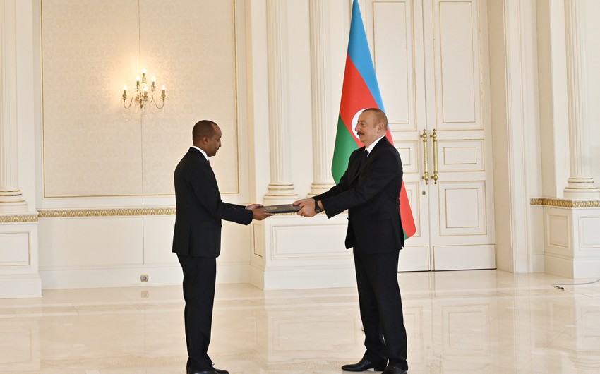 Prezident Ruandanın yeni səfirinin etimadnaməsini qəbul etdi - YENİLƏNİB