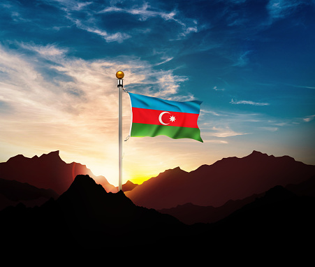 Buzdux dağında Azərbaycan bayrağı qaldırıldı - VİDEO