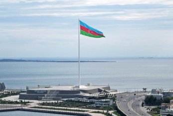 Dünyanın ən hündür bayraq dirəyi Azərbaycana gətirildi - VİDEO