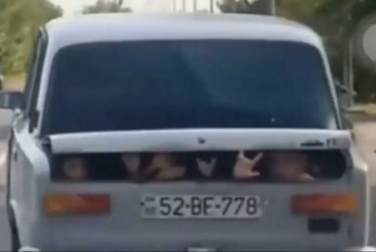 Uşaqları maşının baqajına doldurub yola çıxdı -VIDEO