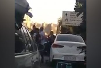 Bakıda kuryer "Hyundai"in sürücüsünə hücum etdi - VİDEO