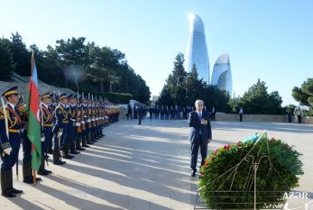 Qazaxıstan Prezidenti Şəhidlər xiyabanını ziyarət etdi - FOTO