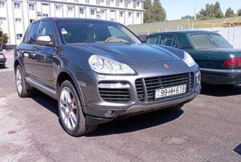 “Porsche”sində avtomat gəzdirən şəxs tutuldu - FOTO