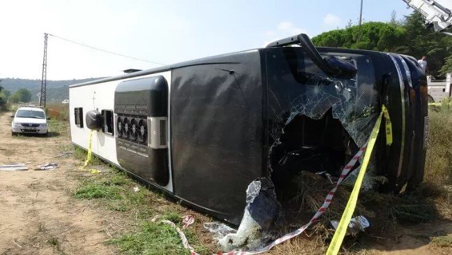 Türkiyədə avtobus aşdı: 1 ölü, 54 yaralı 