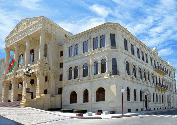 Baş Prokurorluq: "Yevlaxda polisin məktəblini döyməsi iddiası araşdırılır" 