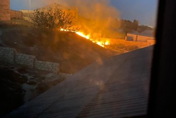 Bakıda yüksək gərginlikli elektrik xəttinin keçdiyi dirək aşdı- FOTO