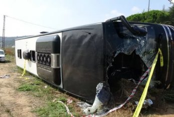 Türkiyədə avtobus aşdı: 1 ölü, 54 yaralı 