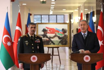 Azərbaycan və Türkiyə müdafiə nazirləri arasında telefon danışığı oldu 