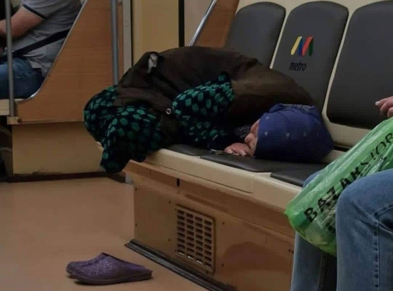 Bakı Metrosunda hər kəsi kədərləndirən görüntü – FOTO