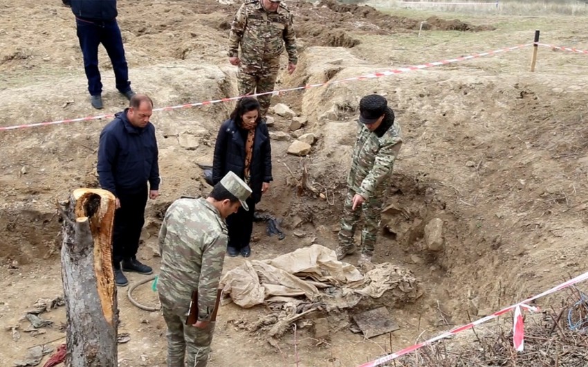 Azad olunmuş ərazilərdə kütləvi məzarlıqlar aşkarlandı - FOTO