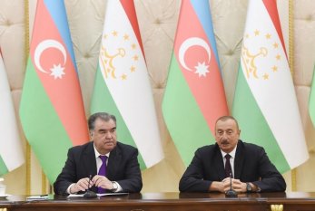 Prezident tacikistanlı həmkarına zəng etdi 
