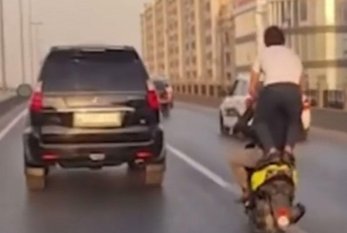 Bakıda “Moped“ təhlükəli vəziyyət yaratdı: Polis bu sürücünü axtarır - VİDEO