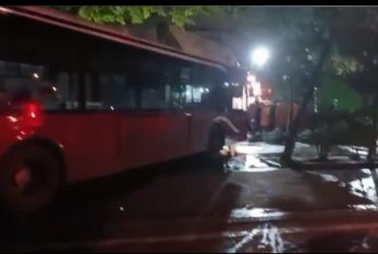 Bakıda sərnişin avtobusu mağazaya çırpılıb 