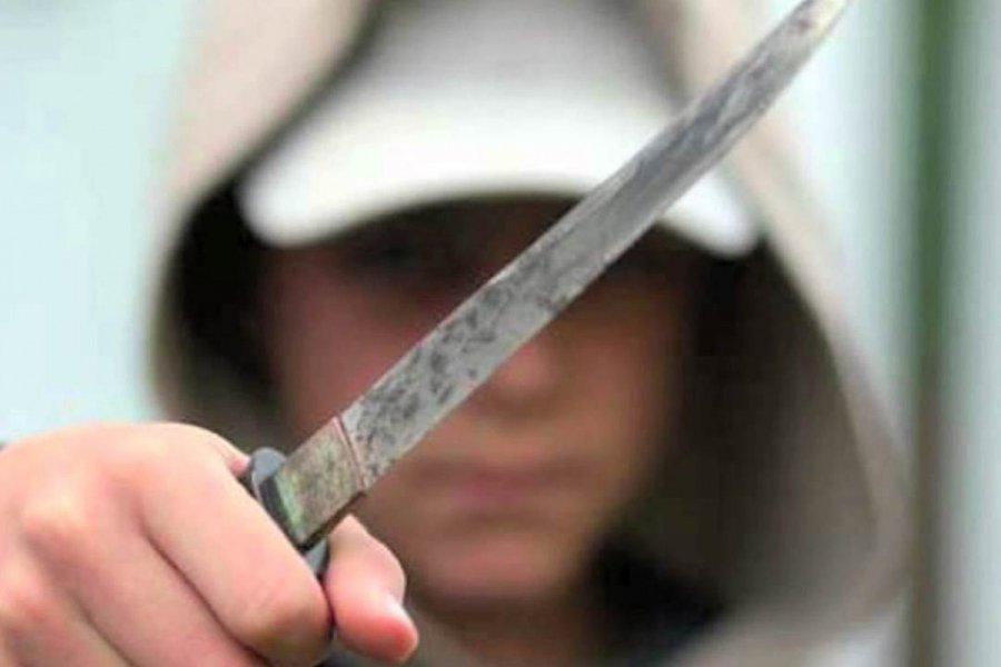 Polis 7 yaşlı uşağın bıçaqlanmasını araşdırır - YENİLƏNDİ