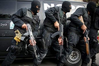 İranda polis bölməsinə silahlı hücum - Yaralanan var 