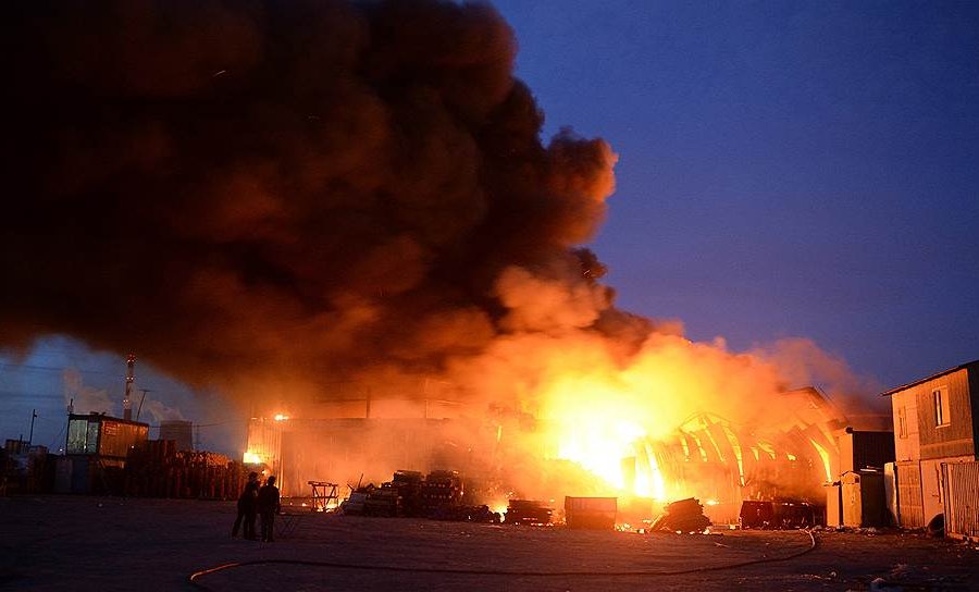 Pakistanda bazar yandı, 150 dükan kül oldu 