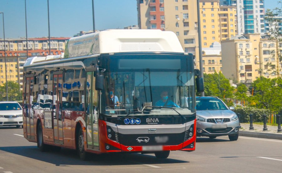 "Baku Bus"ın avtobusu yolda alışdı - Yanğının VİDEOSU 