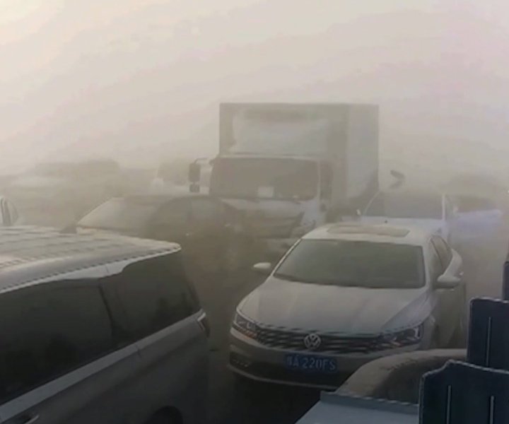 200 avtomobil toqquşdu: 1 nəfər öldü -VİDEO
