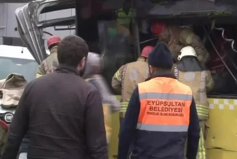 İstanbulda avtobusla tramvay toqquşdu - Yaralananlar var - VİDEO