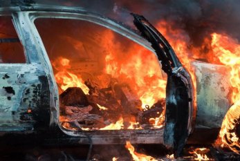 Sabunçuda avtomobil təmiri sexi və 1 maşın yandı 