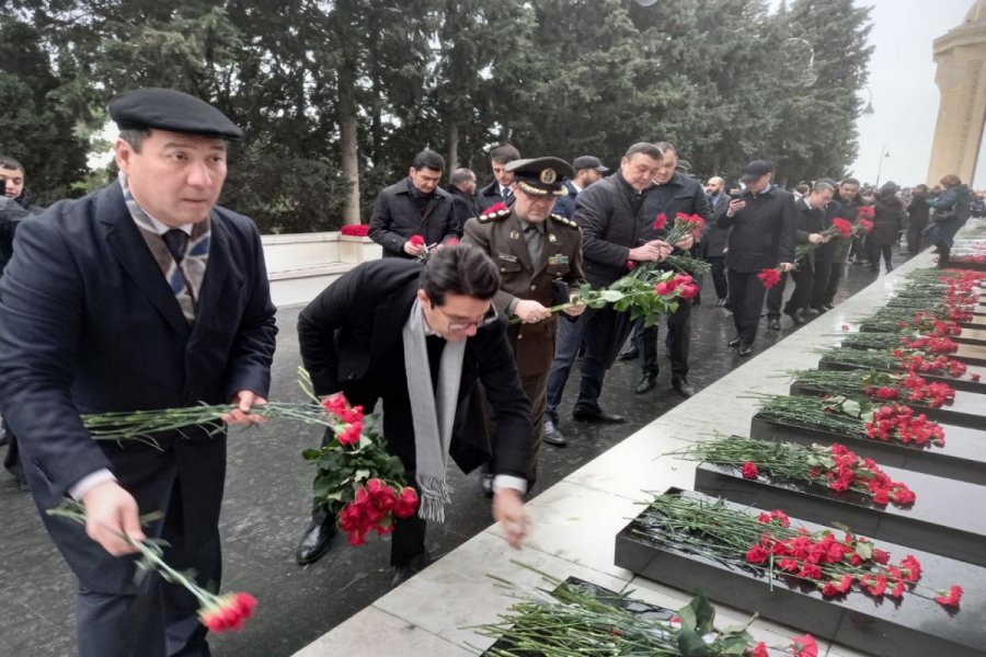 İran səfiri Şəhidlər xiyabanını ziyarət edib - FOTO