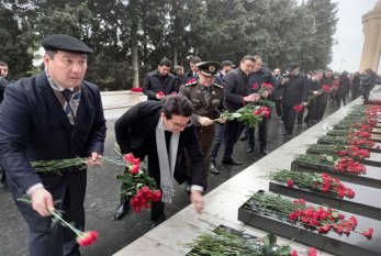 İran səfiri Şəhidlər xiyabanını ziyarət edib - FOTO