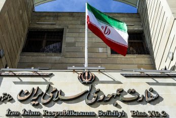 İranlı diplomatlar səfirlikdən qaçdılar - VİDEO